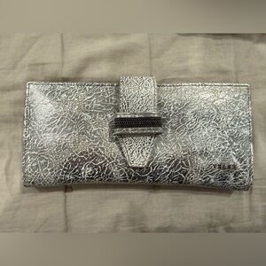 NWOT Vélez Colombia Nudo De Cuero Folia Silver Leather Wallet